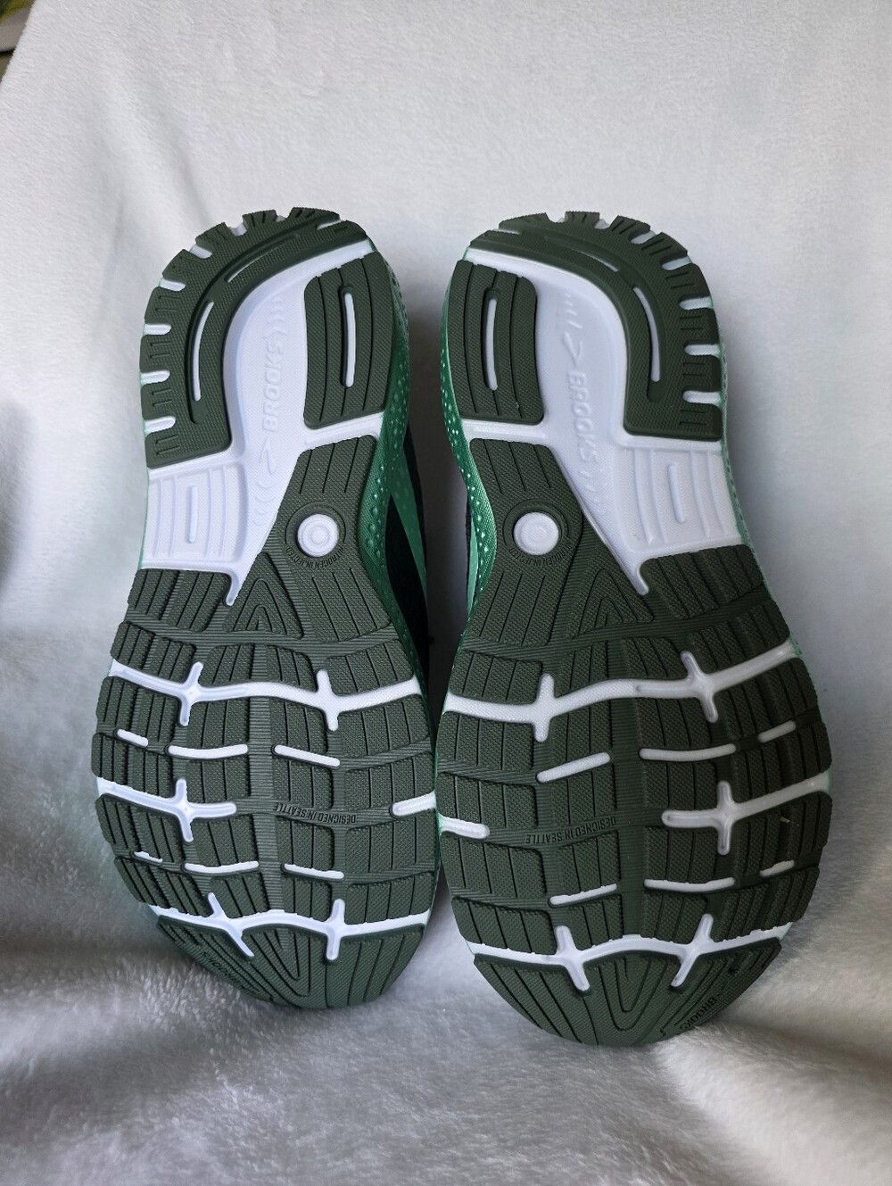 Brooks Ghost 16 "Run Merry" Womens Limited Edition Running Shoes. - Picture 4 of 8